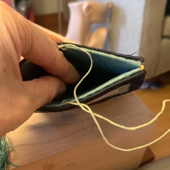 ANTIQUE CHINESE SILK AND SILK THREAD EMBROIDERY PURSE - Picture 6 of 12